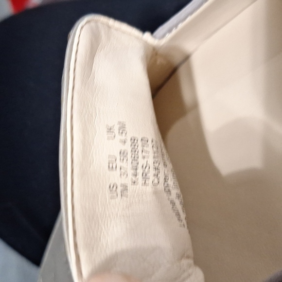 Dkny NEW Dara Quiet Luxury Business Casual Platinum Metallic Strap Flats Size 7 - Picture 12 of 12